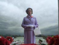 Golden Globe Winner Olivia Colman Wears THE CROWN